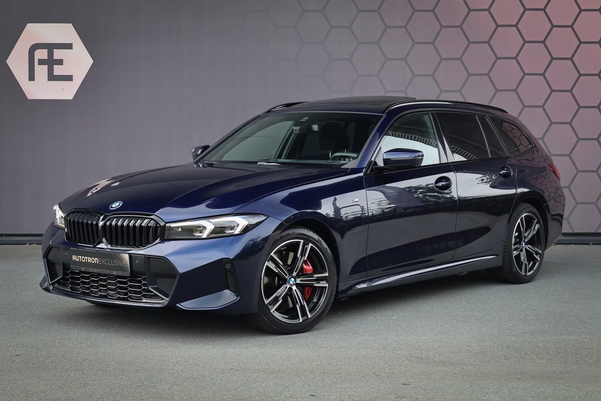 BMW 3 Serie Touring 330e | 25MY | LCI FACELIFT | BTW-AUTO | ELEK. HAAK | HEAD UP | HARMAN & KARDON | SFEERVERLICHTING | 360 CAMERA | MEMORY