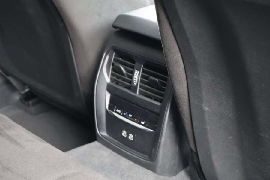 BMW 3 Serie Touring 330e | 25MY | LCI FACELIFT | BTW-AUTO | ELEK. HAAK | HEAD UP | HARMAN & KARDON | SFEERVERLICHTING | 360 CAMERA | MEMORY