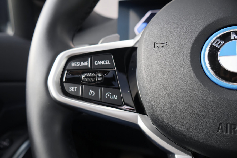 BMW 3 Serie Touring 330e | 25MY | LCI FACELIFT | BTW-AUTO | ELEK. HAAK | HEAD UP | HARMAN & KARDON | SFEERVERLICHTING | 360 CAMERA | MEMORY