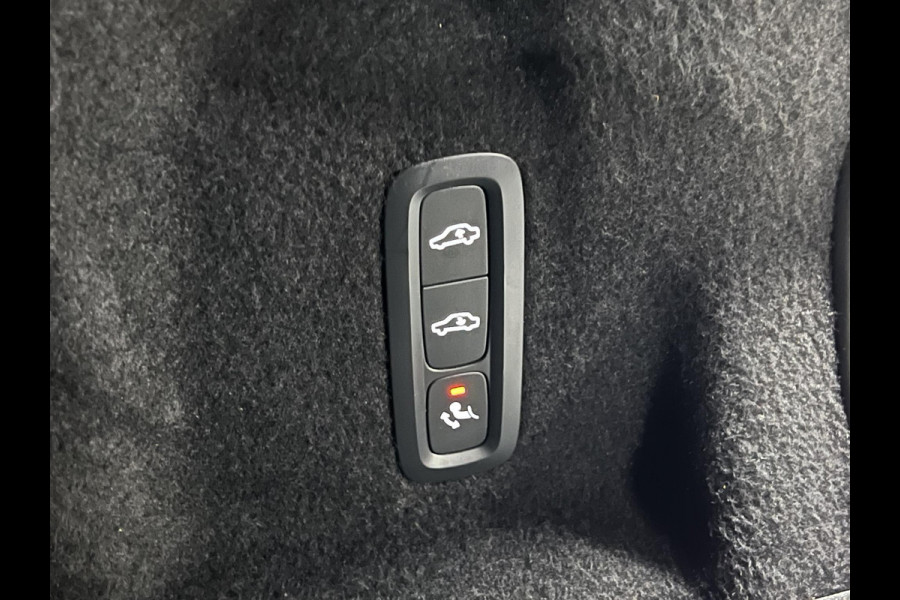 Volvo XC60 2.0 T6 Plug-in hybrid AWD Inscription Expression Luchtvering | Trekhaak | Stoel ventilatie | Massage | Open dak | Adapt. cruise | Stuur-/stoelverwarming | Memory