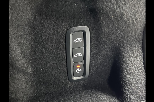Volvo XC60 2.0 T6 Plug-in hybrid AWD Inscription Expression Luchtvering | Trekhaak | Stoel ventilatie | Massage | Open dak | Adapt. cruise | Stuur-/stoelverwarming | Memory