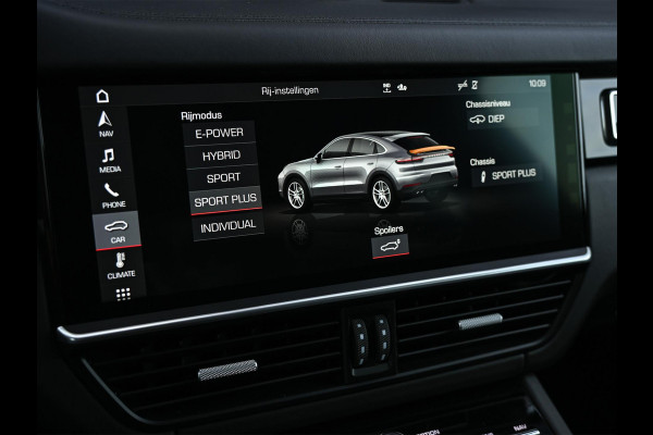 Porsche Cayenne Coupé 3.0 E-Hybrid | Sport Design | NL-Auto | Carbon Dak | Alcantara Hemel | Carbon Interieur | Luchtvering | Camera | Stuur- Stoelverwarming | Memory Seat | Soft Close | HIFI | Trekhaak |