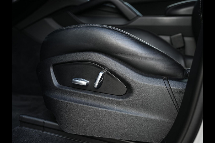 Porsche Cayenne Coupé 3.0 E-Hybrid | Sport Design | NL-Auto | Carbon Dak | Alcantara Hemel | Carbon Interieur | Luchtvering | Camera | Stuur- Stoelverwarming | Memory Seat | Soft Close | HIFI | Trekhaak |