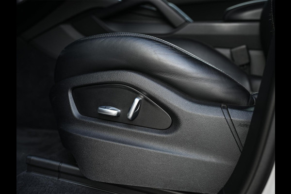 Porsche Cayenne Coupé 3.0 E-Hybrid | Sport Design | NL-Auto | Carbon Dak | Alcantara Hemel | Carbon Interieur | Luchtvering | Camera | Stuur- Stoelverwarming | Memory Seat | Soft Close | HIFI | Trekhaak |