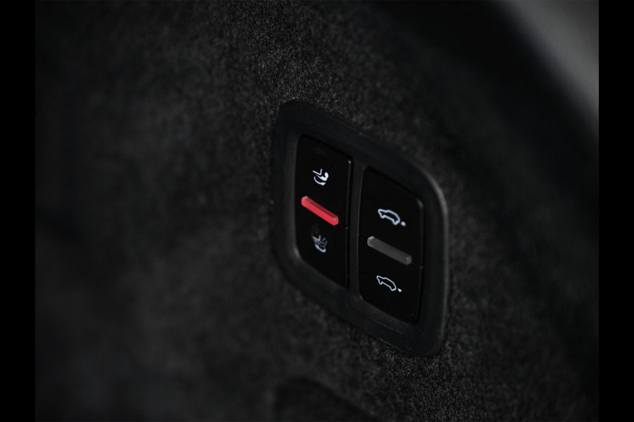 Porsche Cayenne Coupé 3.0 E-Hybrid | Sport Design | NL-Auto | Carbon Dak | Alcantara Hemel | Carbon Interieur | Luchtvering | Camera | Stuur- Stoelverwarming | Memory Seat | Soft Close | HIFI | Trekhaak |
