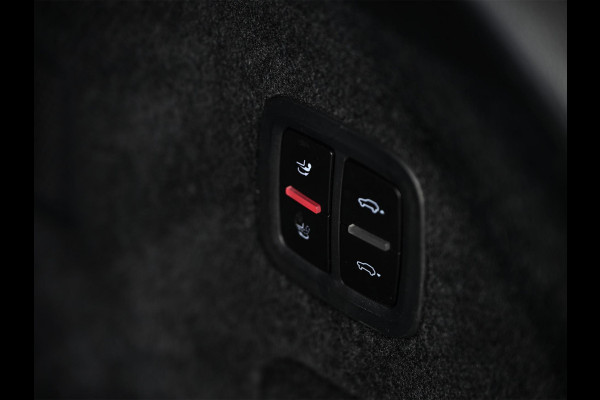 Porsche Cayenne Coupé 3.0 E-Hybrid | Sport Design | NL-Auto | Carbon Dak | Alcantara Hemel | Carbon Interieur | Luchtvering | Camera | Stuur- Stoelverwarming | Memory Seat | Soft Close | HIFI | Trekhaak |