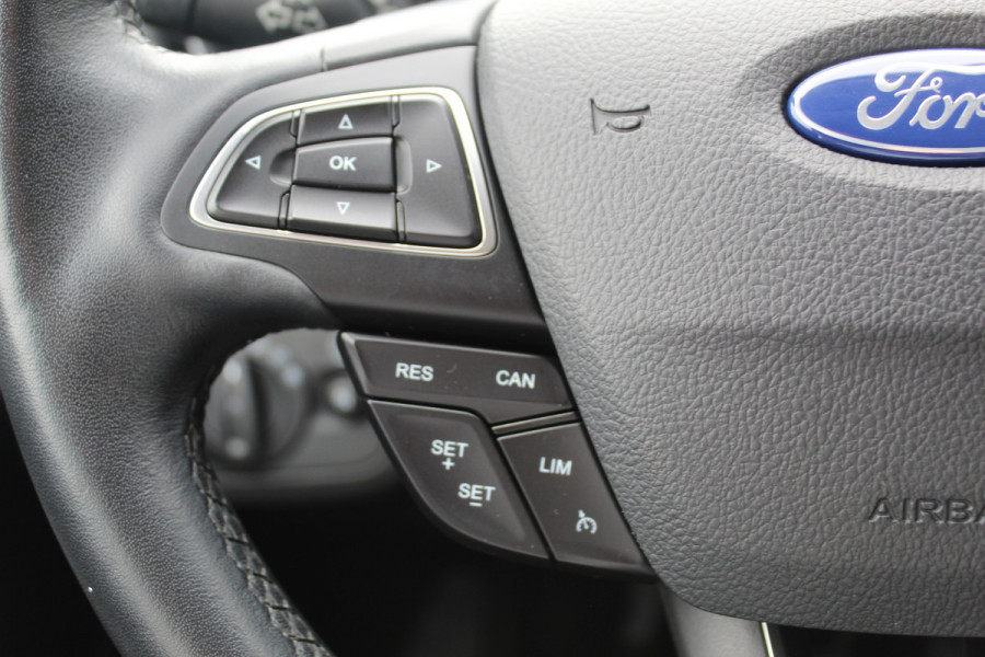 Ford Kuga 1.5 150 pk EcoBoost Titanium Mooie, chique en luxe Ford Kuga, hoge in- en uitstap ! Trekhaak, Climate Controle, Cruise Controle
