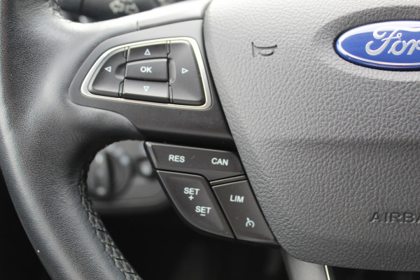 Ford Kuga 1.5 150 pk EcoBoost Titanium Mooie, chique en luxe Ford Kuga, hoge in- en uitstap ! Trekhaak, Climate Controle, Cruise Controle