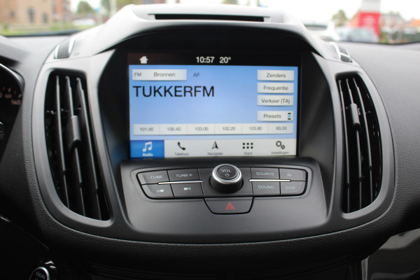 Ford Kuga 1.5 150 pk EcoBoost Titanium Mooie, chique en luxe Ford Kuga, hoge in- en uitstap ! Trekhaak, Climate Controle, Cruise Controle