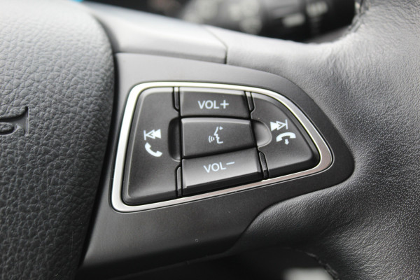 Ford Kuga 1.5 150 pk EcoBoost Titanium Mooie, chique en luxe Ford Kuga, hoge in- en uitstap ! Trekhaak, Climate Controle, Cruise Controle