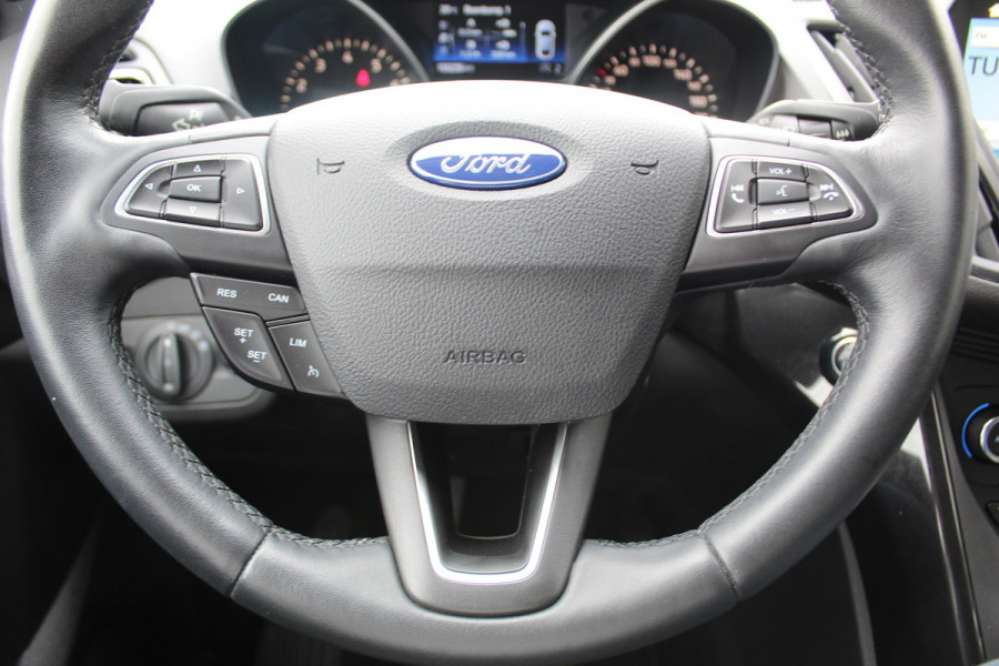 Ford Kuga 1.5 150 pk EcoBoost Titanium Mooie, chique en luxe Ford Kuga, hoge in- en uitstap ! Trekhaak, Climate Controle, Cruise Controle