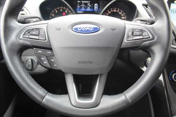 Ford Kuga 1.5 150 pk EcoBoost Titanium Mooie, chique en luxe Ford Kuga, hoge in- en uitstap ! Trekhaak, Climate Controle, Cruise Controle