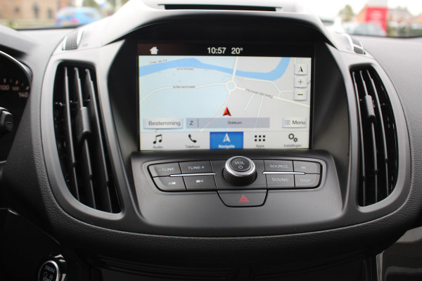 Ford Kuga 1.5 150 pk EcoBoost Titanium Mooie, chique en luxe Ford Kuga, hoge in- en uitstap ! Trekhaak, Climate Controle, Cruise Controle