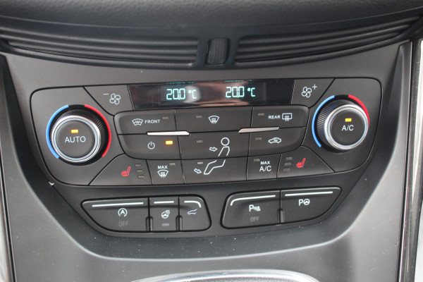 Ford Kuga 1.5 150 pk EcoBoost Titanium Mooie, chique en luxe Ford Kuga, hoge in- en uitstap ! Trekhaak, Climate Controle, Cruise Controle