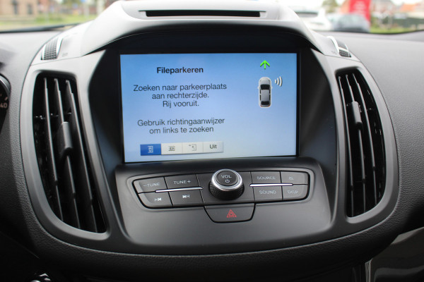 Ford Kuga 1.5 150 pk EcoBoost Titanium Mooie, chique en luxe Ford Kuga, hoge in- en uitstap ! Trekhaak, Climate Controle, Cruise Controle