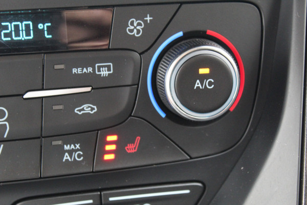 Ford Kuga 1.5 150 pk EcoBoost Titanium Mooie, chique en luxe Ford Kuga, hoge in- en uitstap ! Trekhaak, Climate Controle, Cruise Controle