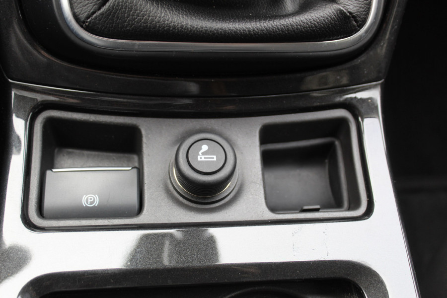 Ford Kuga 1.5 150 pk EcoBoost Titanium Mooie, chique en luxe Ford Kuga, hoge in- en uitstap ! Trekhaak, Climate Controle, Cruise Controle