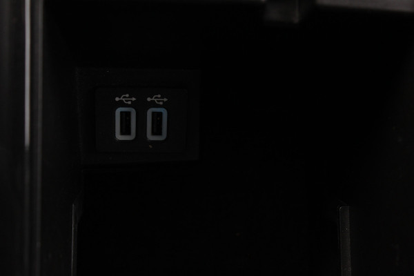 Ford Kuga 1.5 150 pk EcoBoost Titanium Mooie, chique en luxe Ford Kuga, hoge in- en uitstap ! Trekhaak, Climate Controle, Cruise Controle