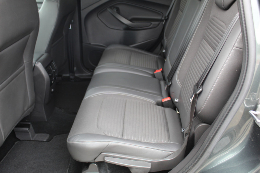 Ford Kuga 1.5 150 pk EcoBoost Titanium Mooie, chique en luxe Ford Kuga, hoge in- en uitstap ! Trekhaak, Climate Controle, Cruise Controle