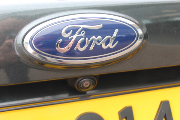 Ford Kuga 1.5 150 pk EcoBoost Titanium Mooie, chique en luxe Ford Kuga, hoge in- en uitstap ! Trekhaak, Climate Controle, Cruise Controle