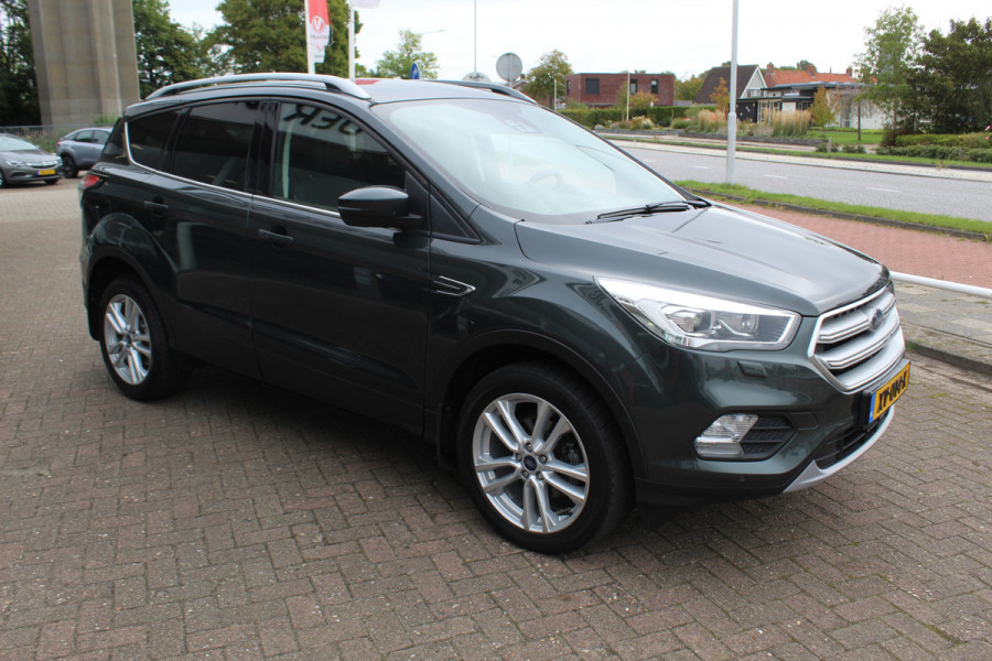 Ford Kuga 1.5 150 pk EcoBoost Titanium Mooie, chique en luxe Ford Kuga, hoge in- en uitstap ! Trekhaak, Climate Controle, Cruise Controle