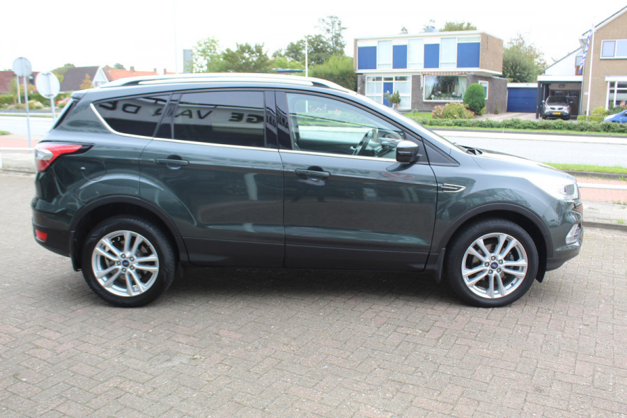 Ford Kuga 1.5 150 pk EcoBoost Titanium Mooie, chique en luxe Ford Kuga, hoge in- en uitstap ! Trekhaak, Climate Controle, Cruise Controle