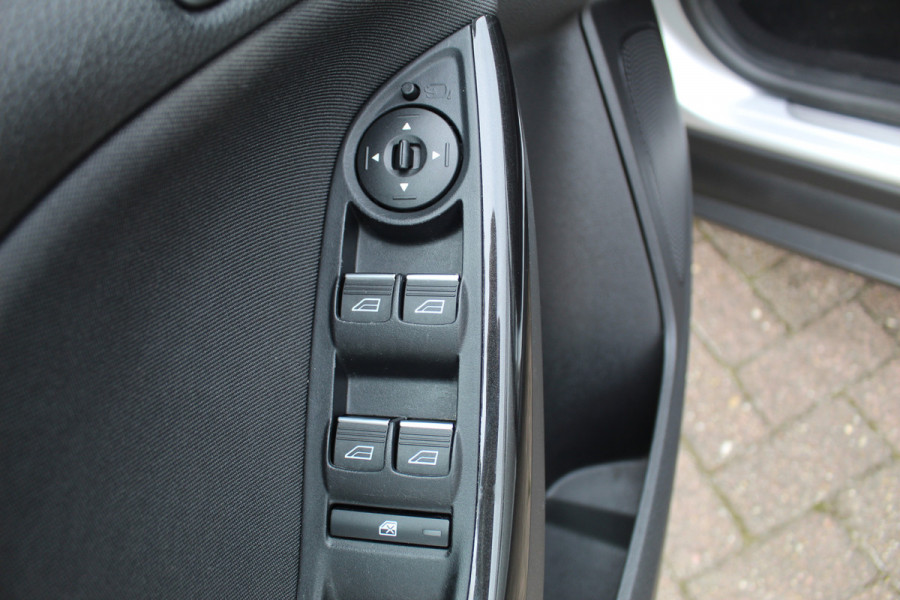 Ford FOCUS Wagon 1.0 125PK Titanium Uiterst nette wagen ! Trekhaak, Pdc, Navigatie, Cuise Controle,