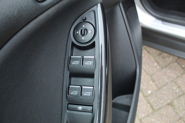 Ford FOCUS Wagon 1.0 125PK Titanium Uiterst nette wagen ! Trekhaak, Pdc, Navigatie, Cuise Controle,