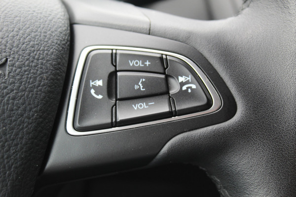 Ford FOCUS Wagon 1.0 125PK Titanium Uiterst nette wagen ! Trekhaak, Pdc, Navigatie, Cuise Controle,