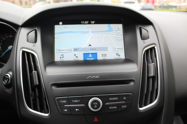 Ford FOCUS Wagon 1.0 125PK Titanium Uiterst nette wagen ! Trekhaak, Pdc, Navigatie, Cuise Controle,