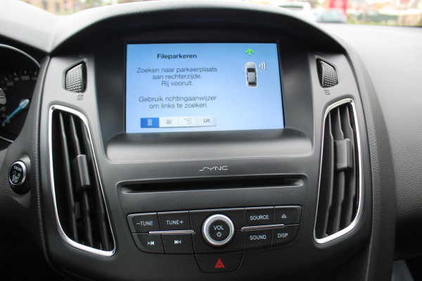 Ford FOCUS Wagon 1.0 125PK Titanium Uiterst nette wagen ! Trekhaak, Pdc, Navigatie, Cuise Controle,