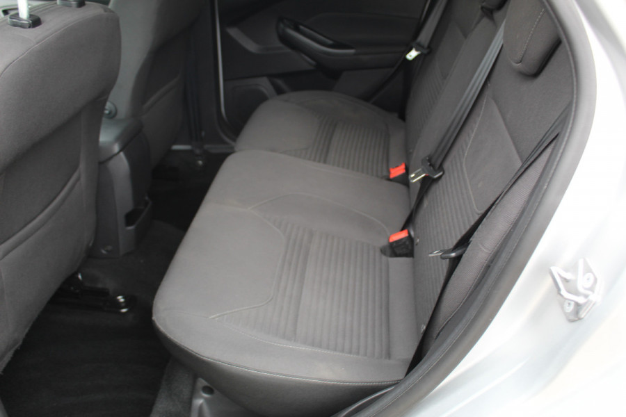 Ford FOCUS Wagon 1.0 125PK Titanium Uiterst nette wagen ! Trekhaak, Pdc, Navigatie, Cuise Controle,