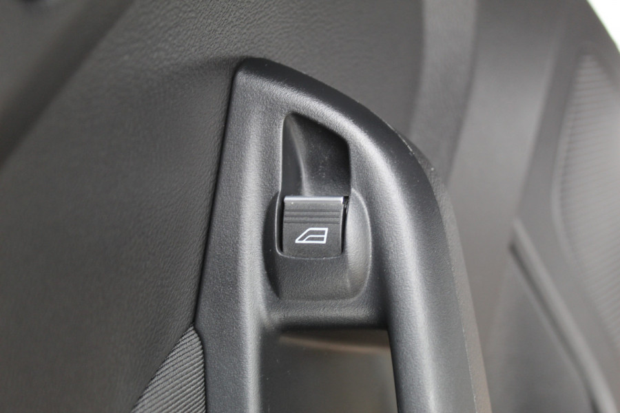 Ford FOCUS Wagon 1.0 125PK Titanium Uiterst nette wagen ! Trekhaak, Pdc, Navigatie, Cuise Controle,