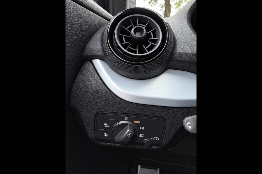 Audi Q2 1.4 TFSI CoD Sport Edition 1 - AUTOMAAT I Navigatie I Airco I Leer I Sport pakket I LED I PDC