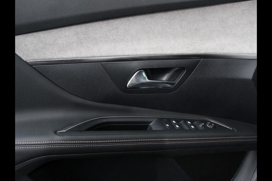 Peugeot 5008 1.2 PureTech 130pk Automaat GT Black Pack 7 zit Navigatie Apple CarPlay Android Camera Parkeerhulp Adaptive Cruise Control Stoelverwarming Electrische achterklep Climate Control Lichtmetalen velgen