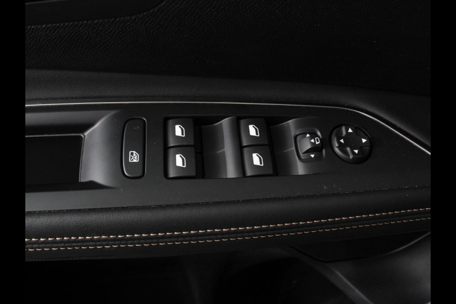 Peugeot 5008 1.2 PureTech 130pk Automaat GT Black Pack 7 zit Navigatie Apple CarPlay Android Camera Parkeerhulp Adaptive Cruise Control Stoelverwarming Electrische achterklep Climate Control Lichtmetalen velgen