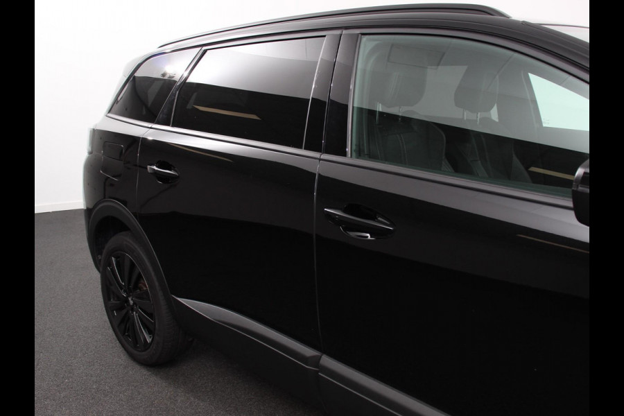 Peugeot 5008 1.2 PureTech 130pk Automaat GT Black Pack 7 zit Navigatie Apple CarPlay Android Camera Parkeerhulp Adaptive Cruise Control Stoelverwarming Electrische achterklep Climate Control Lichtmetalen velgen