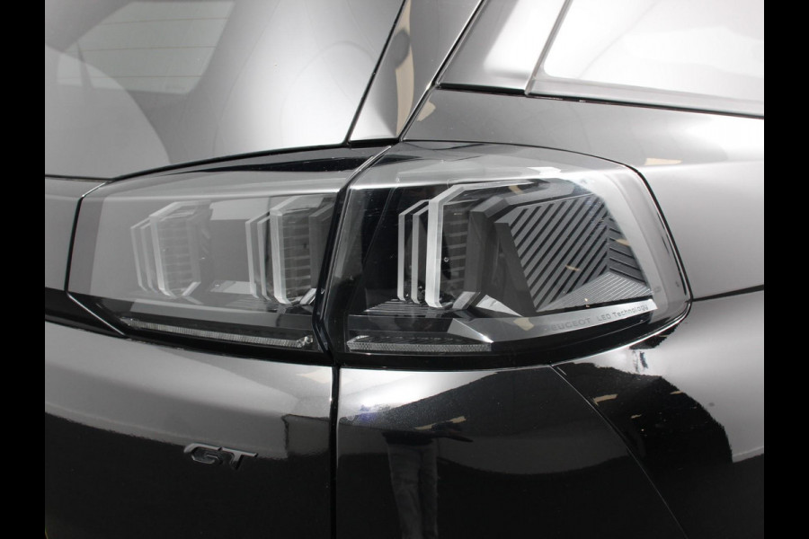 Peugeot 5008 1.2 PureTech 130pk Automaat GT Black Pack 7 zit Navigatie Apple CarPlay Android Camera Parkeerhulp Adaptive Cruise Control Stoelverwarming Electrische achterklep Climate Control Lichtmetalen velgen