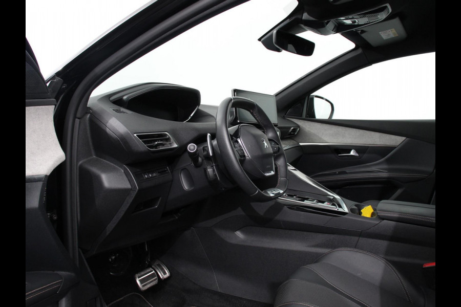 Peugeot 5008 1.2 PureTech 130pk Automaat GT Black Pack 7 zit Navigatie Apple CarPlay Android Camera Parkeerhulp Adaptive Cruise Control Stoelverwarming Electrische achterklep Climate Control Lichtmetalen velgen