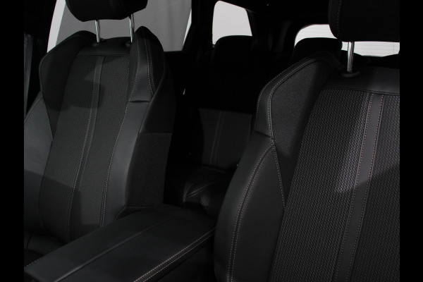 Peugeot 5008 1.2 PureTech 130pk Automaat GT Black Pack 7 zit Navigatie Apple CarPlay Android Camera Parkeerhulp Adaptive Cruise Control Stoelverwarming Electrische achterklep Climate Control Lichtmetalen velgen