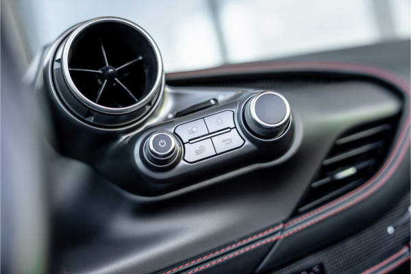 Ferrari F8 Spider 3.9 V8 HELE - Passenger Display | Lift | Carbon