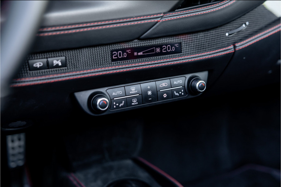 Ferrari F8 Spider 3.9 V8 HELE - Passenger Display | Lift | Carbon