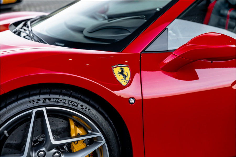 Ferrari F8 Spider 3.9 V8 HELE - Passenger Display | Lift | Carbon