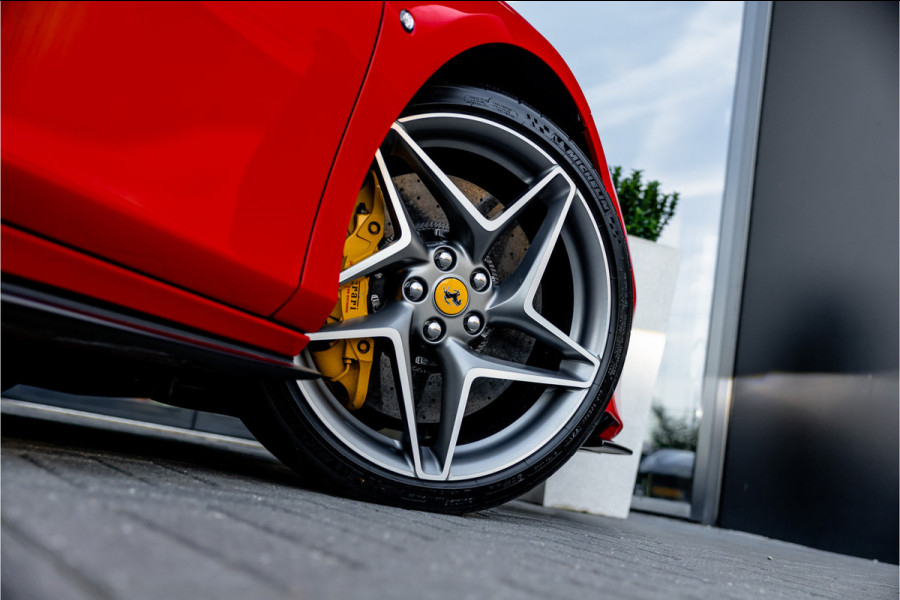 Ferrari F8 Spider 3.9 V8 HELE - Passenger Display | Lift | Carbon