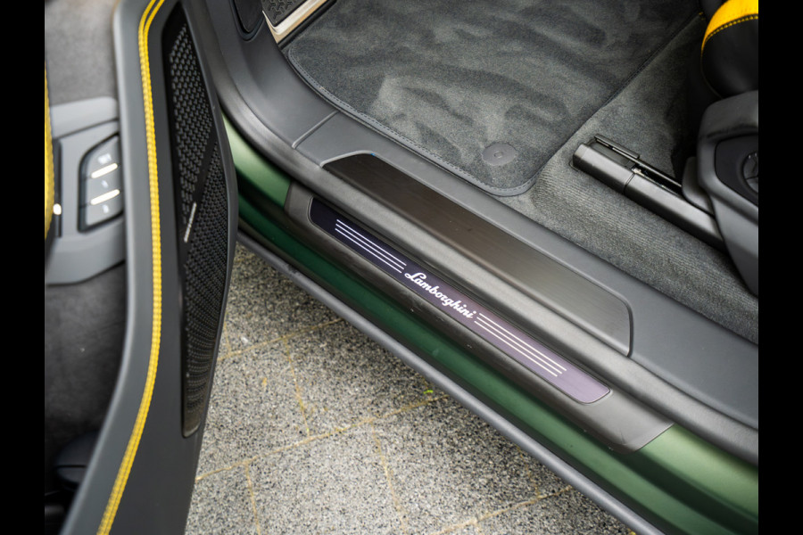 Lamborghini Urus 4.0 V8 Hybrid SE | CARBON | MATT | BTW | PANO | VOL