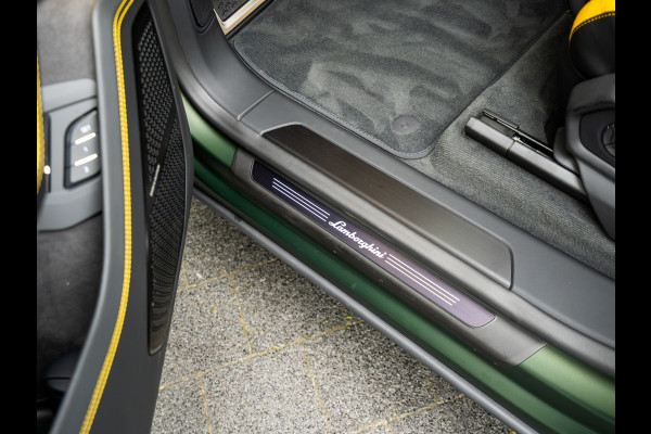 Lamborghini Urus 4.0 V8 Hybrid SE | CARBON | MATT | BTW | PANO | VOL