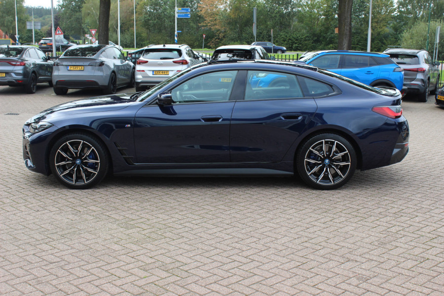 BMW i4 eDrive35 High Executive 70 kWh / SoH 97,5% / 14.818 km / Trekhaak / Schuifdak / 360Camera / Head-up / Harman Kardon / Leder / 19'' / Keyless / Sfeerverlichting / Stuur+Stoelverwarming / Dodehoek / DAB / ACC
