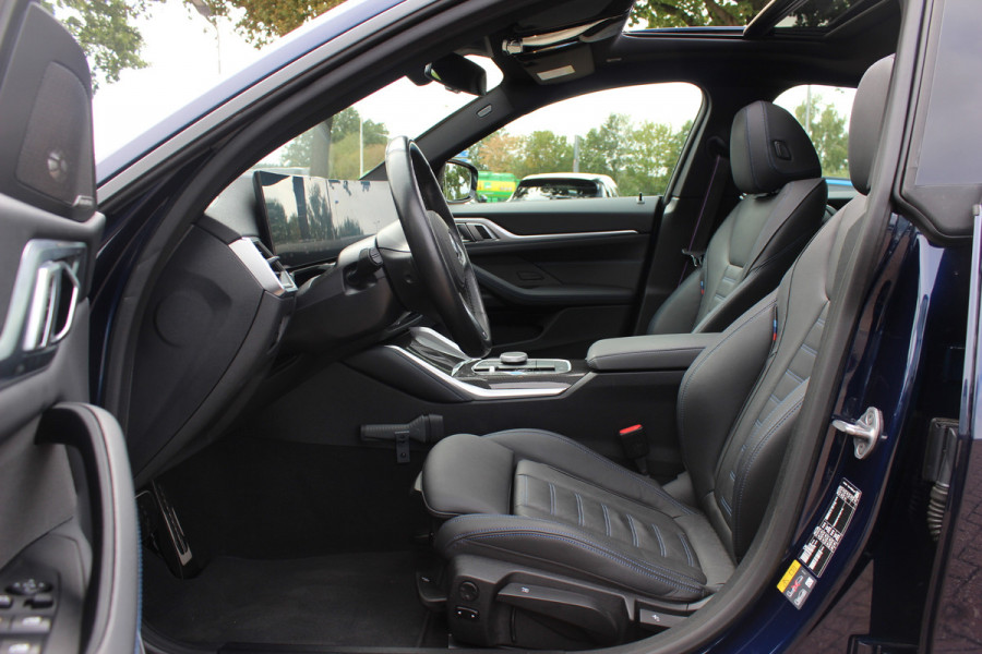 BMW i4 eDrive35 High Executive 70 kWh / SoH 97,5% / 14.818 km / Trekhaak / Schuifdak / 360Camera / Head-up / Harman Kardon / Leder / 19'' / Keyless / Sfeerverlichting / Stuur+Stoelverwarming / Dodehoek / DAB / ACC