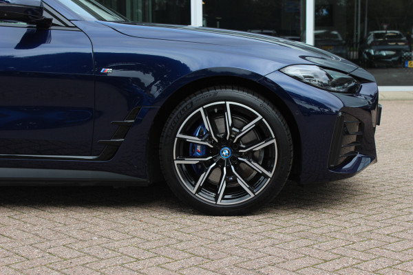 BMW i4 eDrive35 High Executive 70 kWh / SoH 97,5% / 14.818 km / Trekhaak / Schuifdak / 360Camera / Head-up / Harman Kardon / Leder / 19'' / Keyless / Sfeerverlichting / Stuur+Stoelverwarming / Dodehoek / DAB / ACC