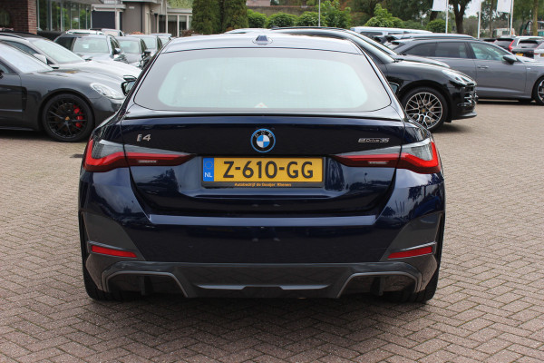 BMW i4 eDrive35 High Executive 70 kWh / SoH 97,5% / 14.818 km / Trekhaak / Schuifdak / 360Camera / Head-up / Harman Kardon / Leder / 19'' / Keyless / Sfeerverlichting / Stuur+Stoelverwarming / Dodehoek / DAB / ACC